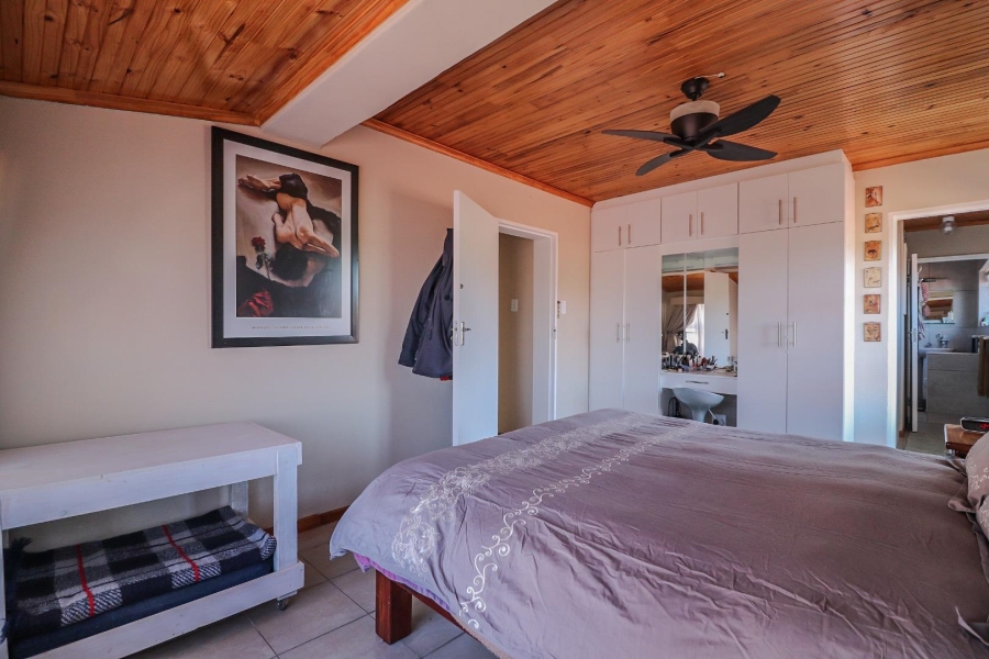 4 Bedroom Property for Sale in De Kelders Western Cape